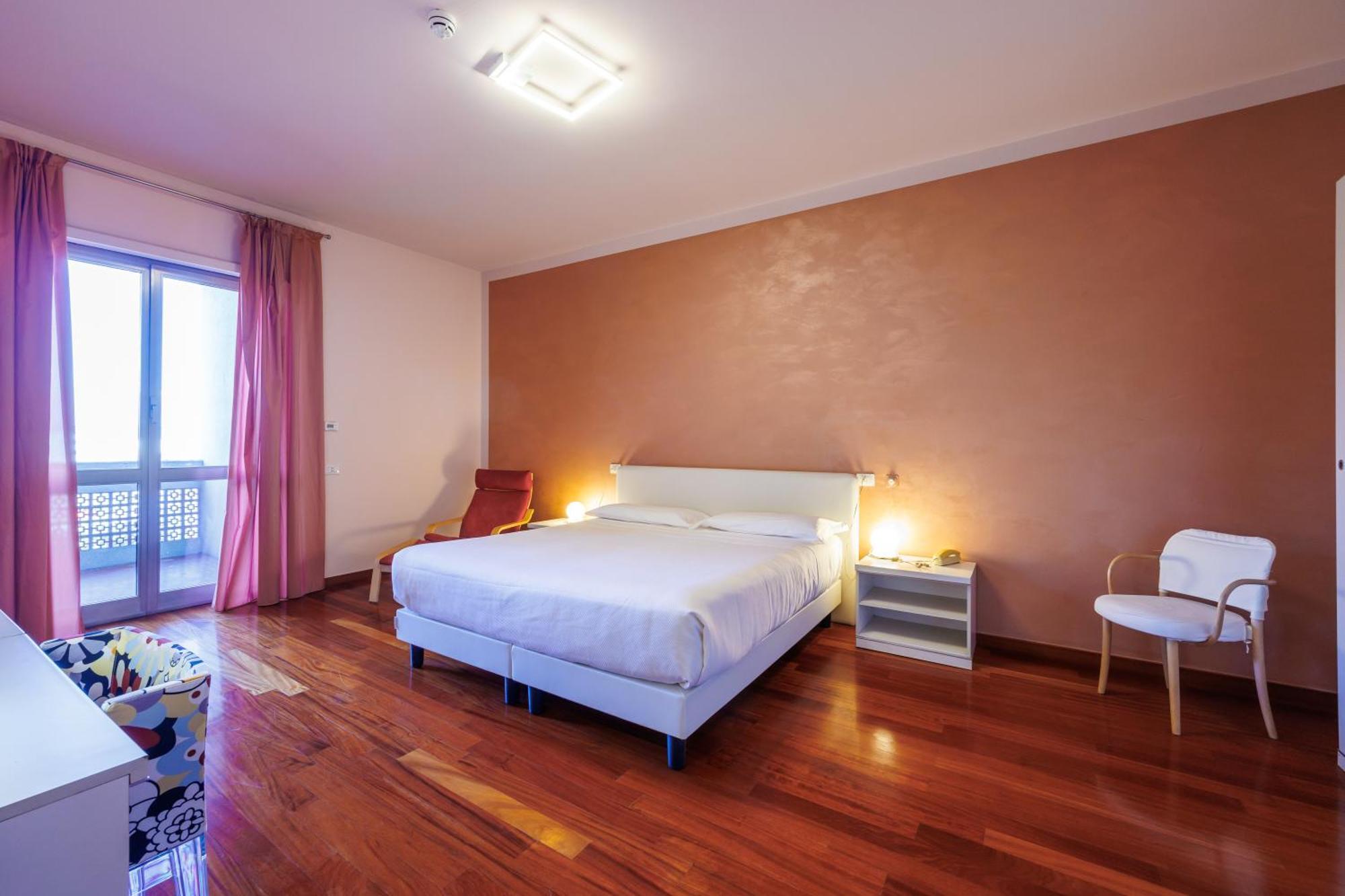Uno Hotel 3*
