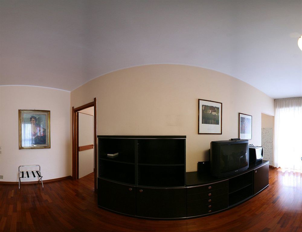 Uno Hotel 3*